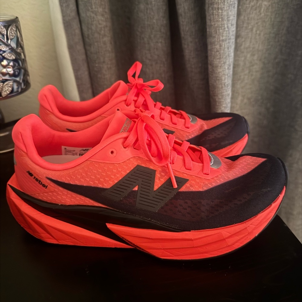 New Balance Women's Athletic Shoes - Black and Bright Pink